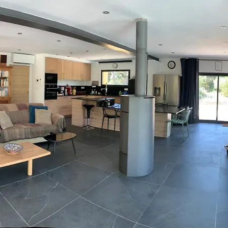 Villa Nimes Exceptionelle 3 Chambres *